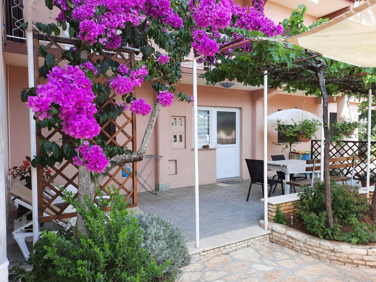 Apartment Nino In Pula Luaran gambar